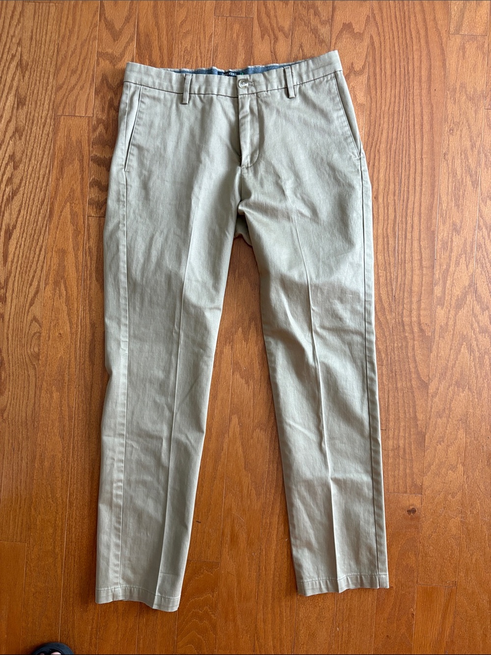Dockers Men's Chinos in Light Khaki